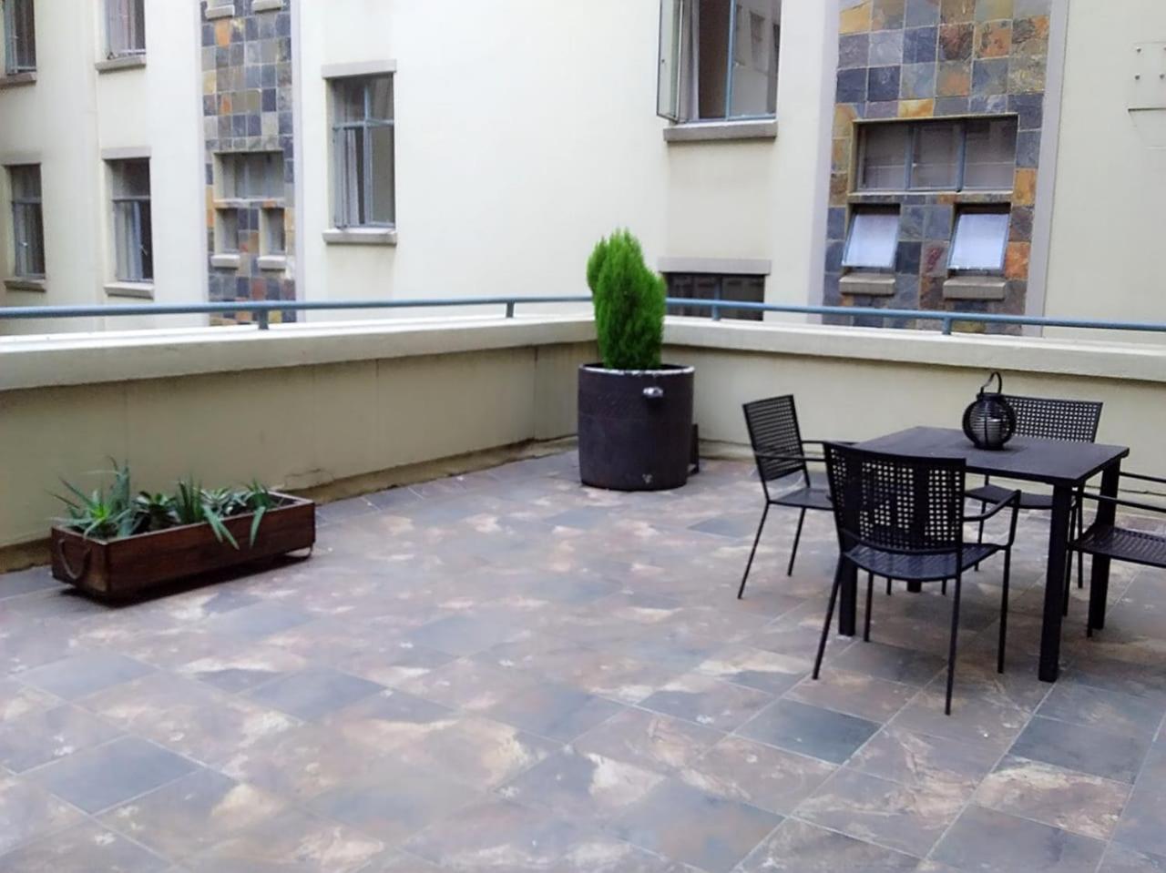 Mabungubwe Hotel Apartments - Home Away From Home Johannesburgo Exterior foto